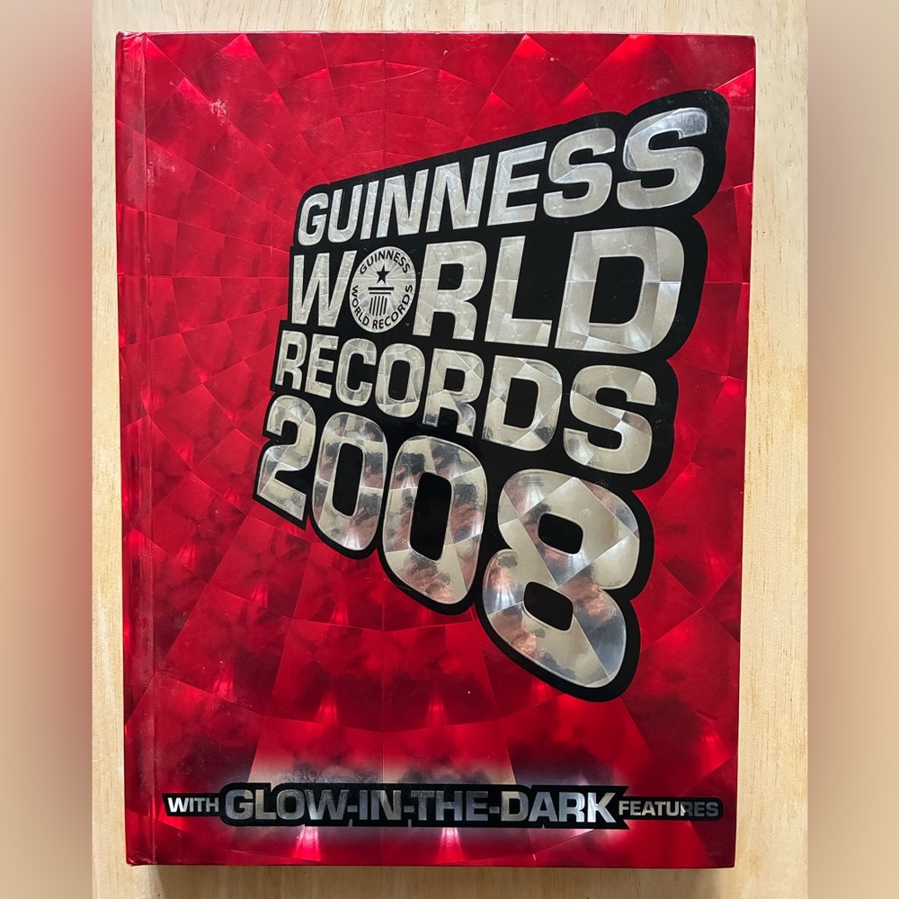 GUINNESS BOOK OF WORLD RECORDS Book 2008 Edition Hardcover with Glow in the Dark